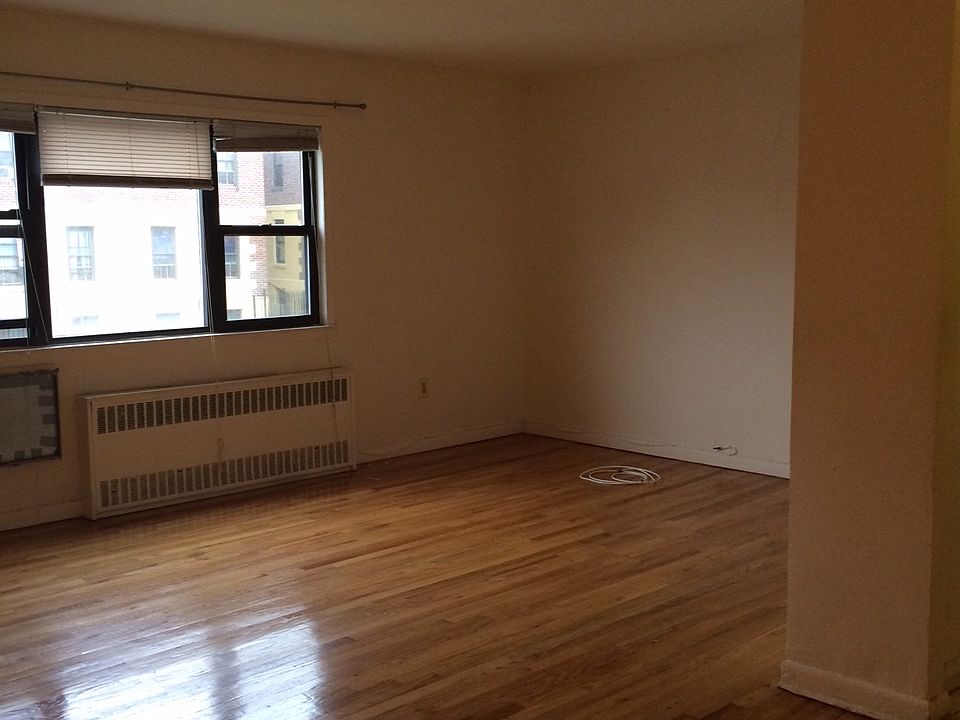 1st image of 16302 Crocheron Ave APT 1