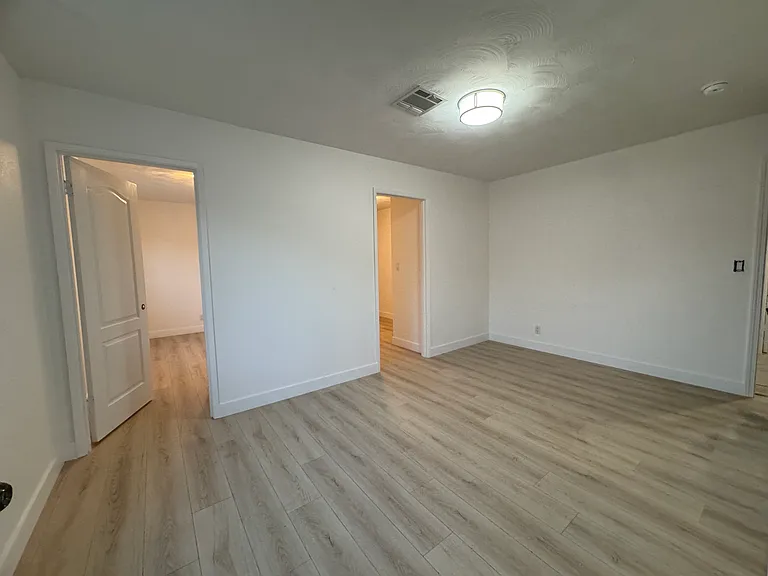 528 N Placentia Ave — Photo 29