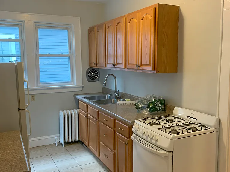 74 Woodlawn Ave — Photo 16