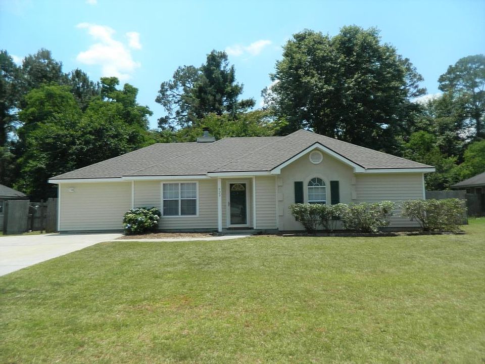 1st image of 923 Pine Cone Cir
