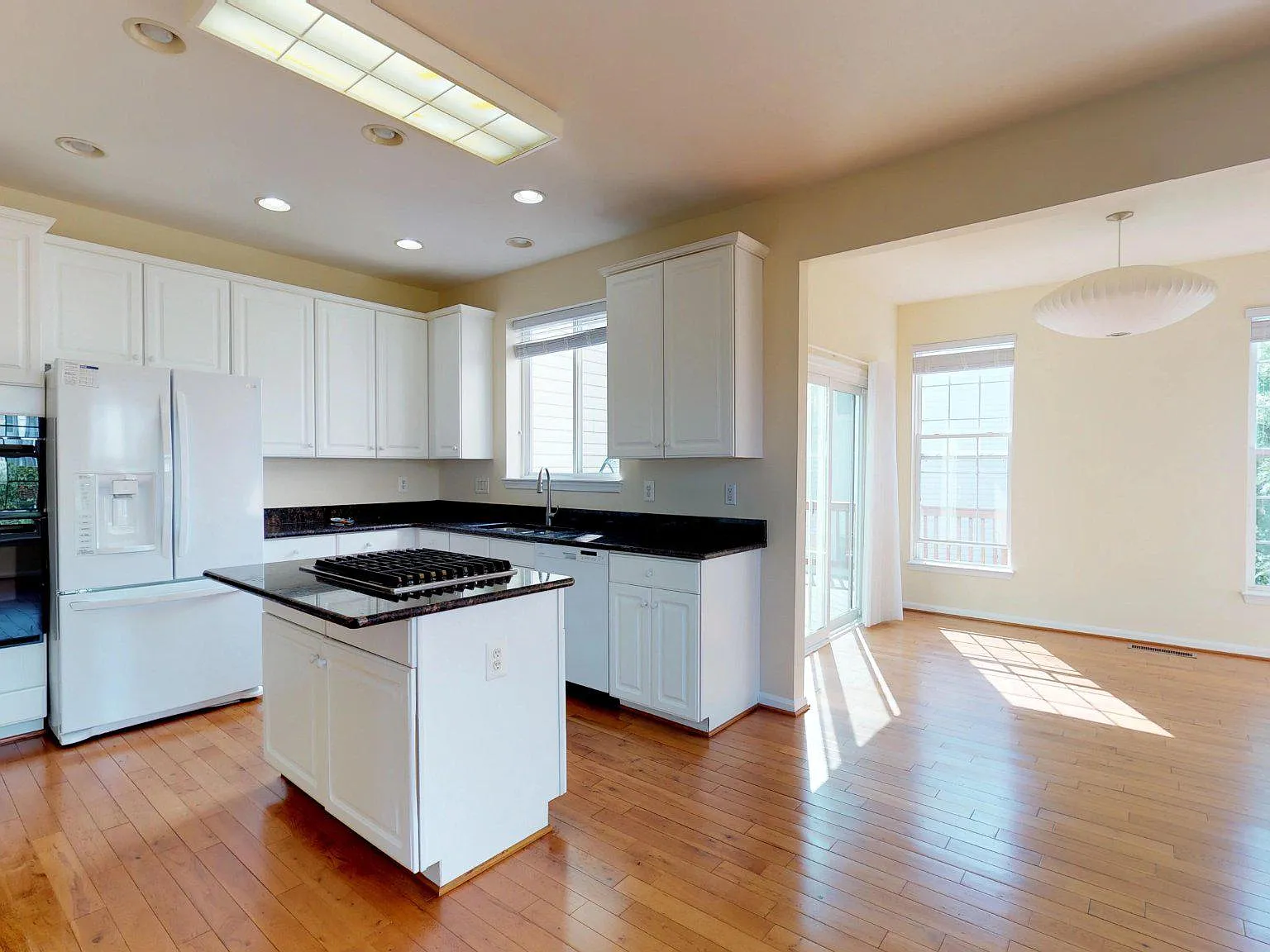 3 bed, 2.5 bath, 2109 sqft, $3,400 — Photo 3