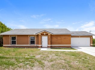 577 Pierre Cir, Lehigh Acres, FL 33974