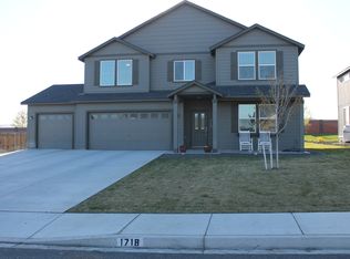 1718 Crab Apple Cir, West Richland, WA 99353