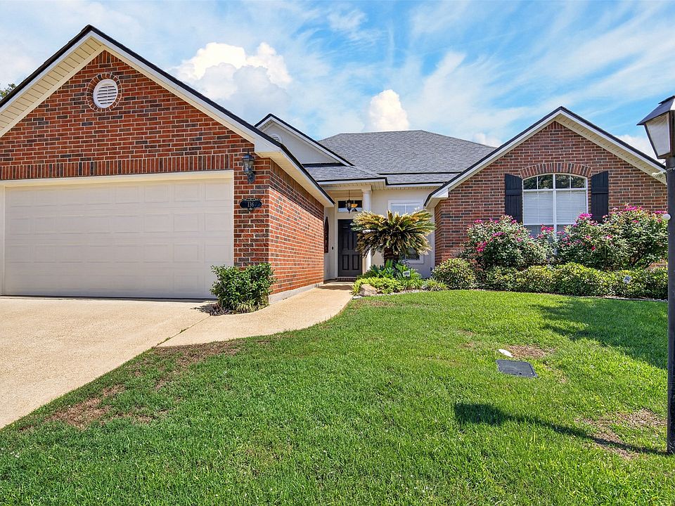 1st image of 136 Presido Ln