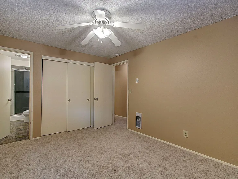 12516 NE 5th St — Photo 31