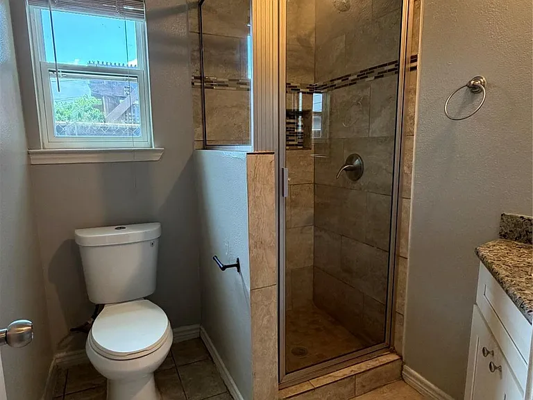 2414 Eagle St #B — Photo 10