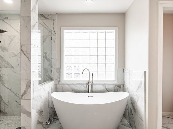 5th image of 202 Ridge Vw