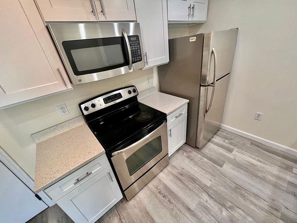 1st image of 70 Lake St #304