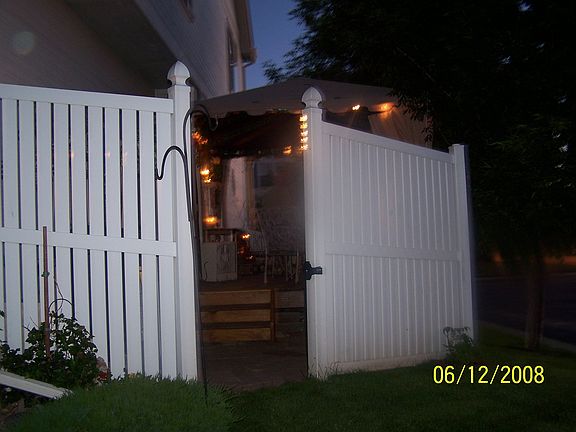 back gate to yard 