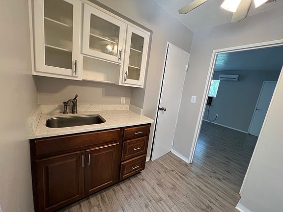 5th image of 701 Bay St NE #3