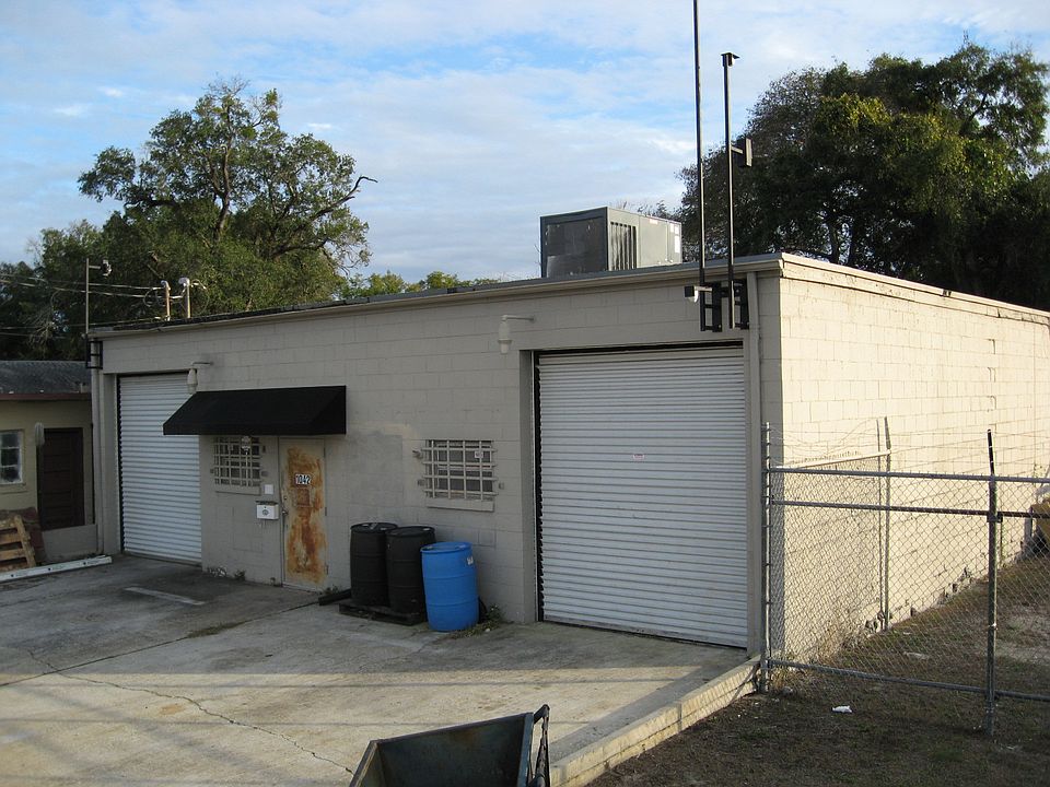 2nd image of 1042 W Robinson St