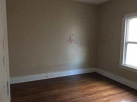 2nd image of 1829 E Broadway Ave
