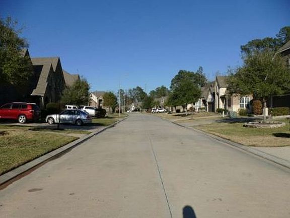 Exterior Neighborhood (street photo)