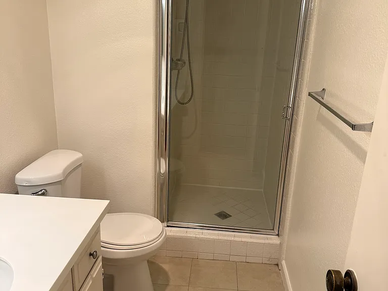 1262 S Barrington Ave #203 — Photo 32