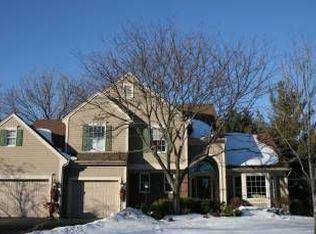 8890 Hunters Trl, Woodbury, MN 55125