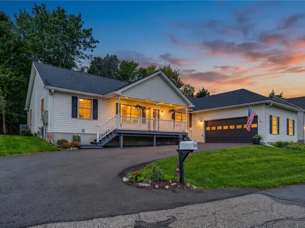 13 Apache Dr, Mount Bethel, PA 18343