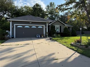 2911 Girard St, Leavenworth, KS 66048