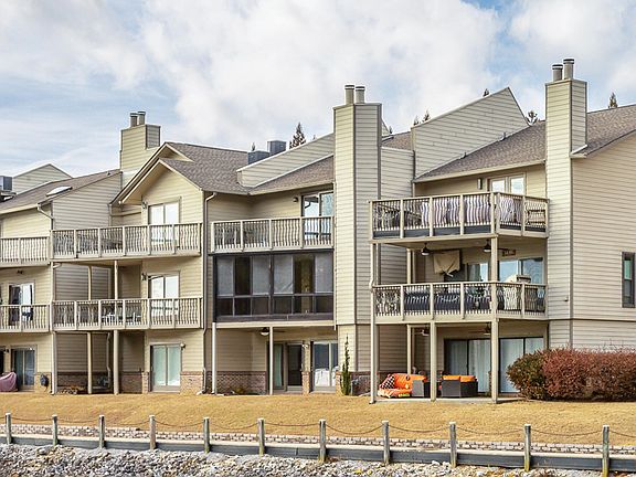 2nd image of 4248 Lakeshore Ln #36