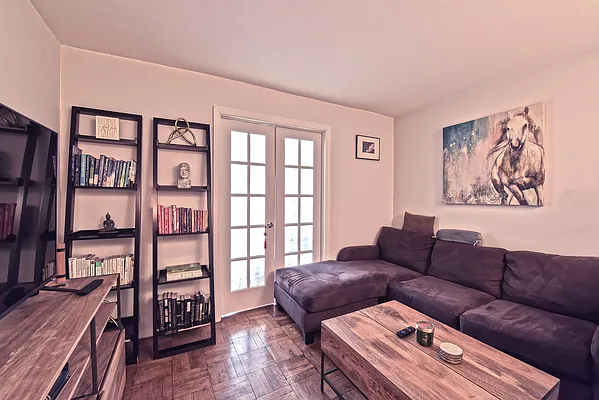 Rented by Bank Neary | media 9