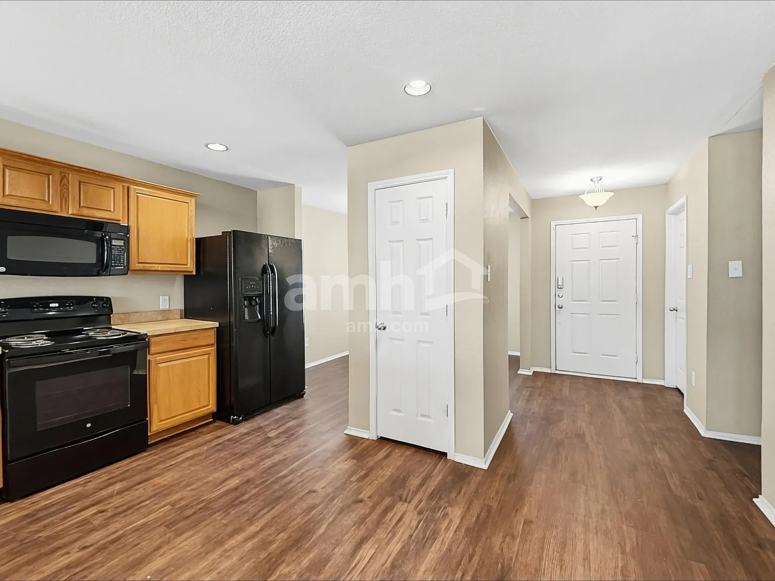 3 bed, 2.0 bath, 1388 sqft, $1,760 — Photo 4