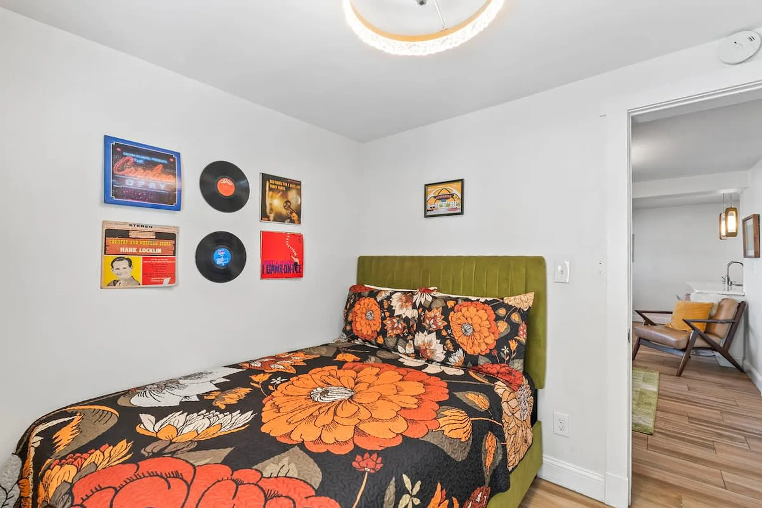 2 bed, 1.0 bath, 279 sqft, $1,959 — Photo 2