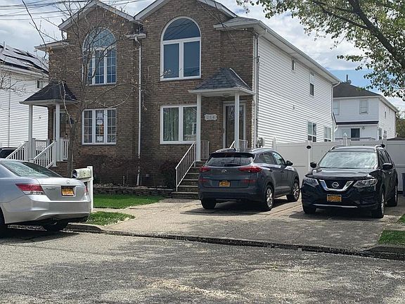 4th image of 264 Malvine Ave
