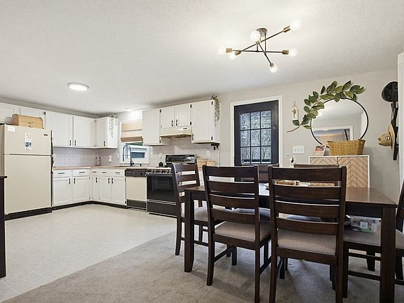 5th image of 138 Howe St