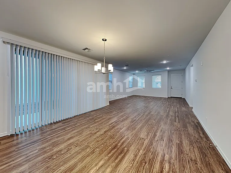 815 S 150th Dr — Photo 7