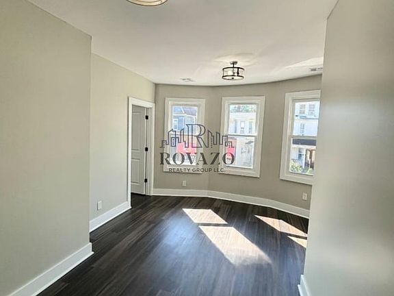 3rd image of 154 Sanford St #2A