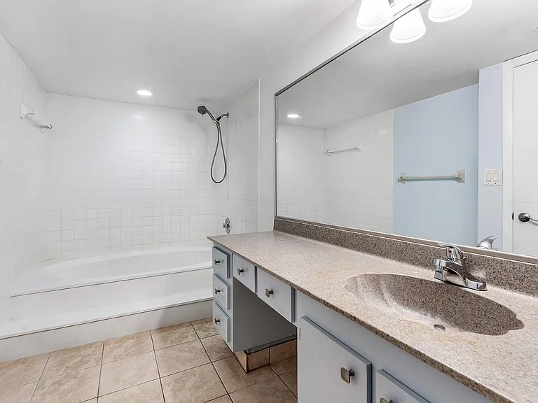 612 Executive Center Dr #107 — Photo 20