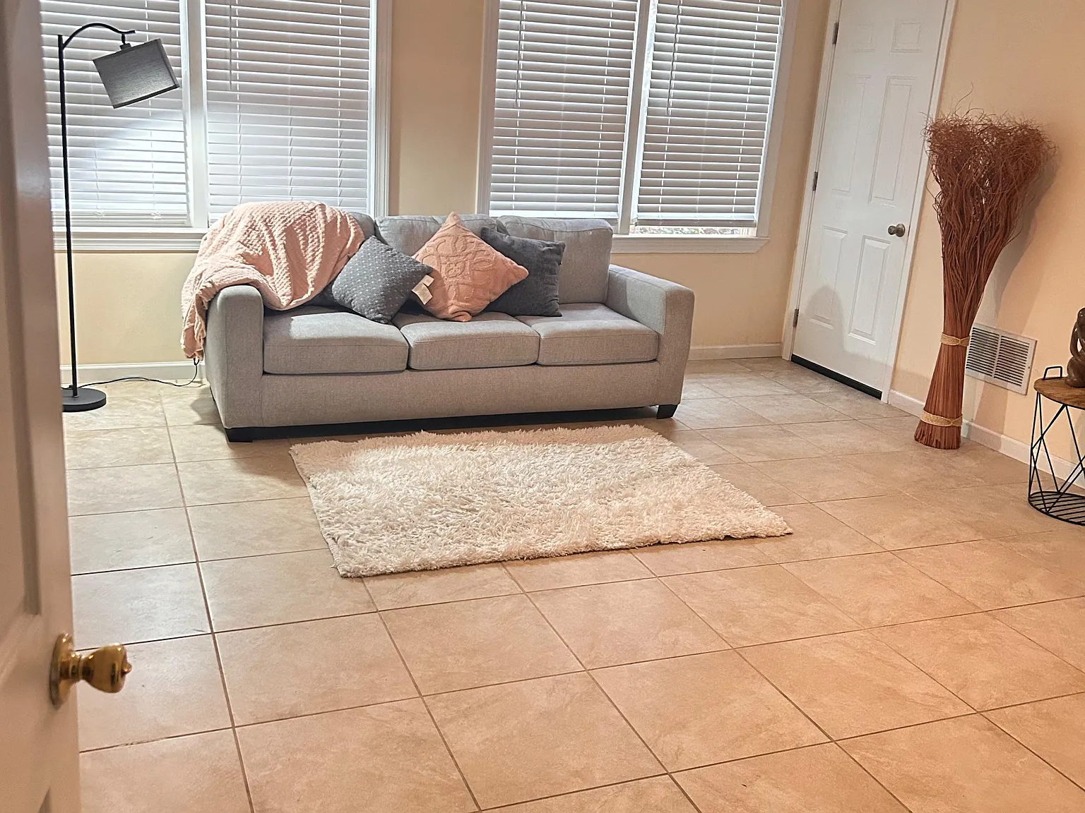 2 bed, 1.0 bath, 1200 sqft, $1,546 — Photo 3