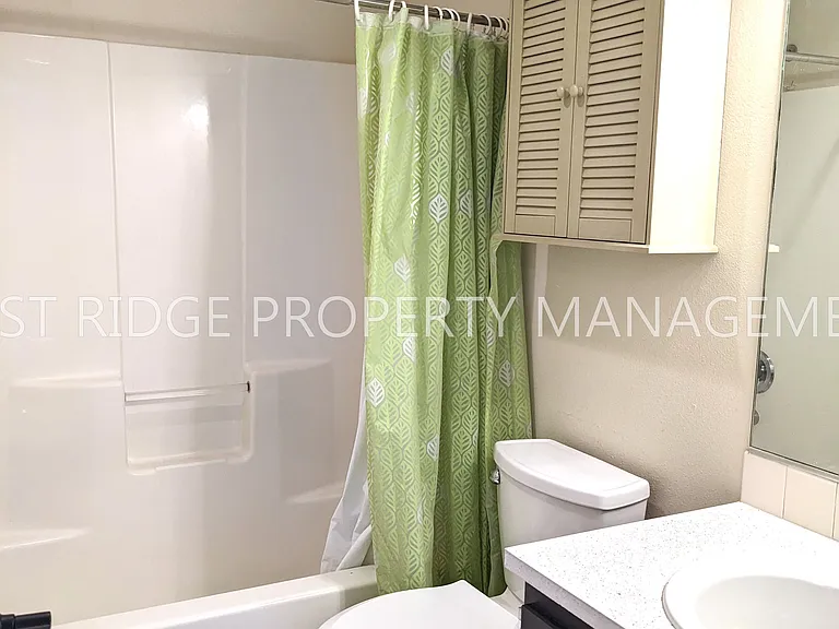 6824 N Astor St — Photo 13