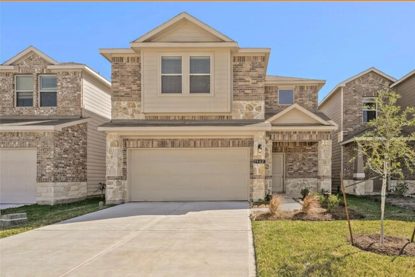 4 bed, 3.5 bath, 1907 sqft, $2,800 — Photo 1
