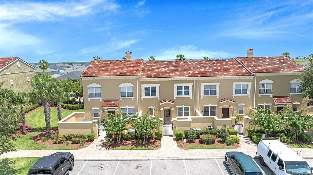 4 bed, 3.5 bath, 1950 sqft, $2,400 — Photo 4