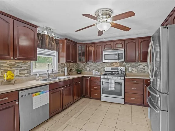 80 Hazard Ave, Warwick, RI 02889