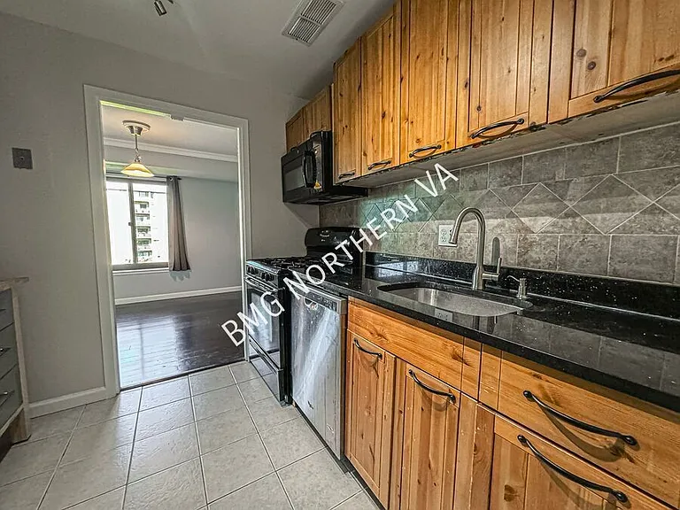 3100 S Manchester St #811 — Photo 9