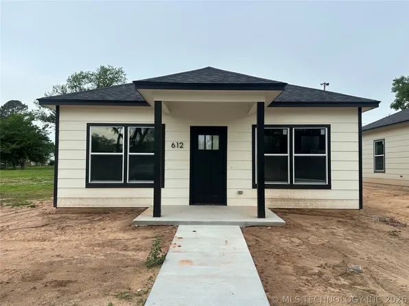 612 S 3rd St, Morris, OK 74445