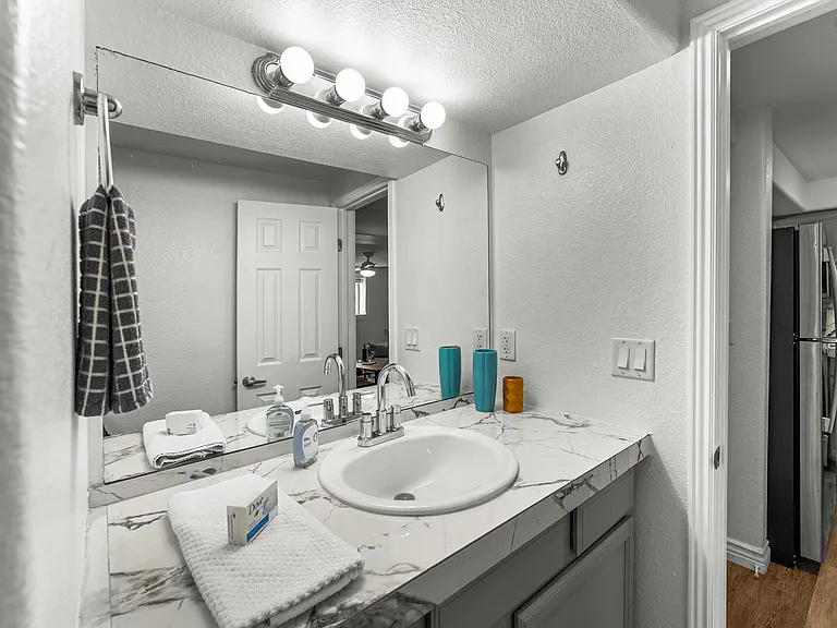1833 N Williams St #105 — Photo 8