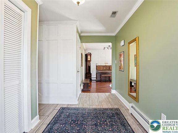 4th image of 348 Hillcrest Ave
