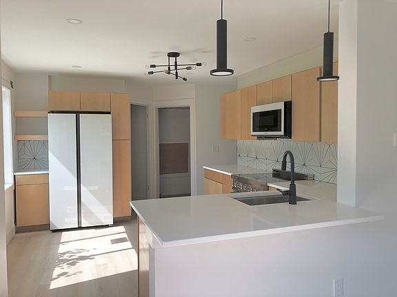 4th image of 811 Burr Oaks Dr Unit 1001