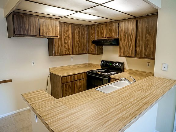 5th image of 25039 Peachland Ave Unit 208