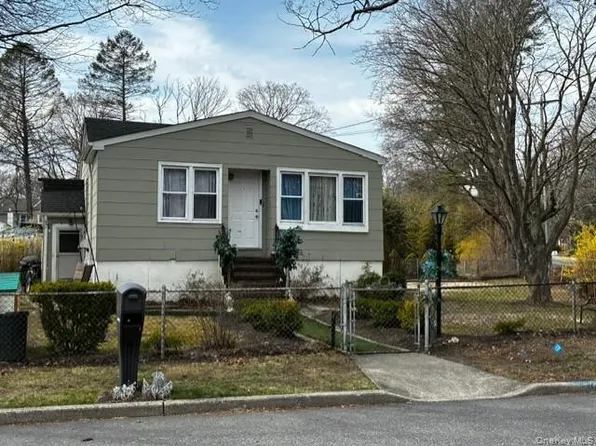 99 Central Avenue, Port Jefferson, NY 11776