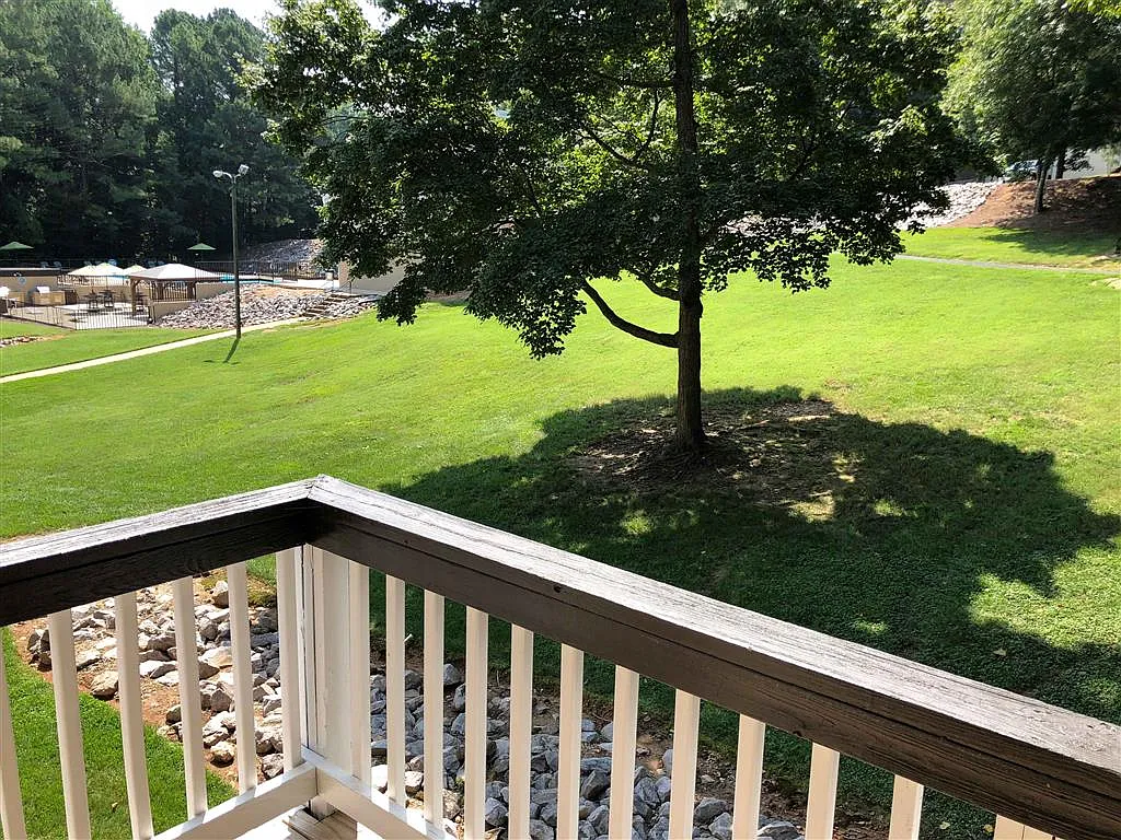 Village of Pickwick — Photo 3