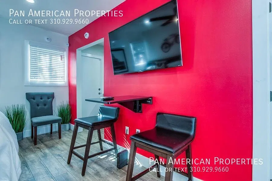 Studio, 420 sqft, $1,495 — Photo 3