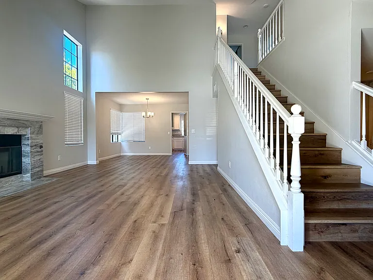 10725 Wallingford Rd — Photo 2