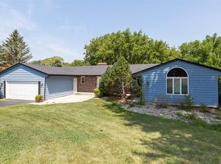 1222 Surrey Ct, Algonquin, IL 60102