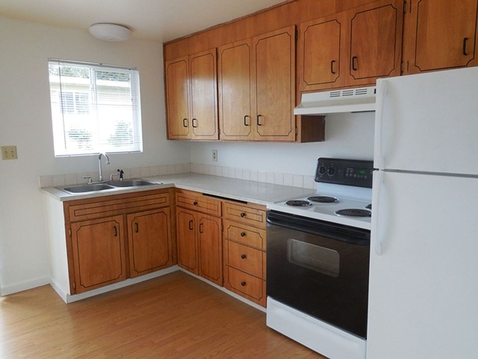 1st image of 15817 Manor Way APT 3