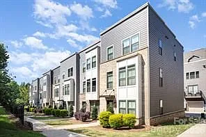 3 bed, 2.5 bath, 1756 sqft, $2,800 — Photo 3