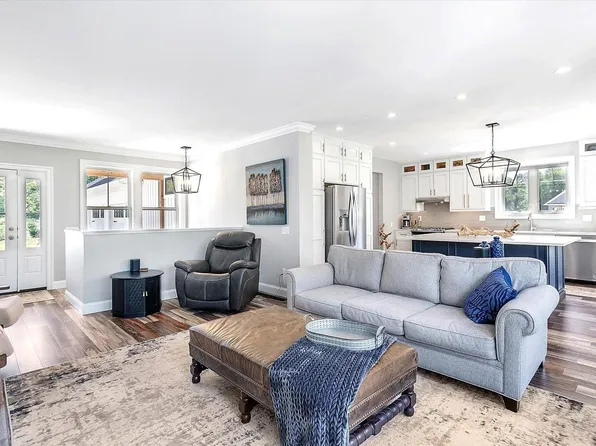 5198 Grande View Ln, Jackson, MI 49201