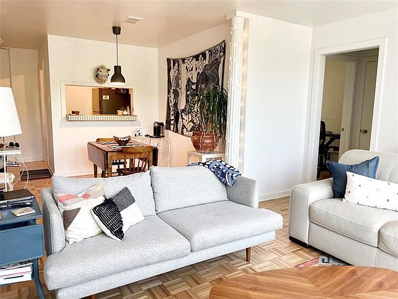 3rd image of 3600 Montrose Blvd Unit 207